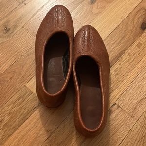 Leather flat Febo shoes with small heel